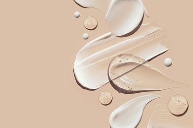 Niacinamid in verschiedenen Texturen wie Creme und Serum